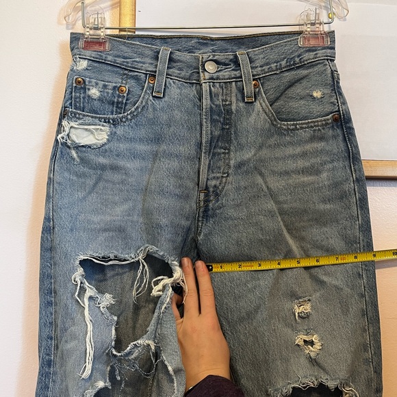 Levi 501 Distressed Women's Jeans. - Picture 9 of 14